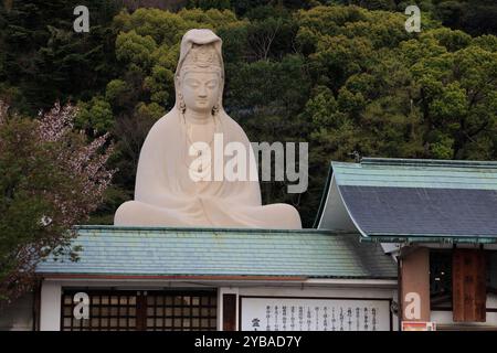 Statue de Bouddha Ryozen Kannon à Higashiyama. Kyoto, Japon Banque D'Images