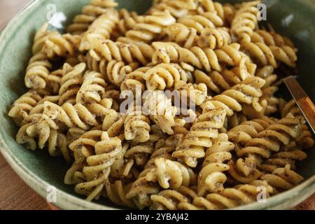 Pâtes fusilli, en sauce crémeuse aux champignons, pâtes aux champignons, maison, pas de gens Banque D'Images