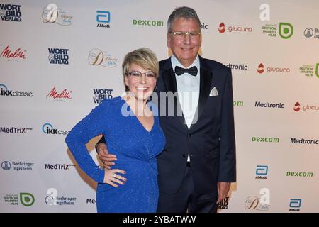 Andrea Ballschuh und Dr Jens Kroeger - 13. Diabetes Charity-Gala 2024 im Tipi am Kanzleramt in Berlin AM 17.10.2024. 13. Diabetes Charity-Gala 2024 *** Andrea Ballschuh et Dr Jens Kroeger 13 Diabetes Charity Gala 2024 au Tipi am Kanzleramt à Berlin le 17 10 2024 13 Diabetes Charity Gala 2024 Banque D'Images