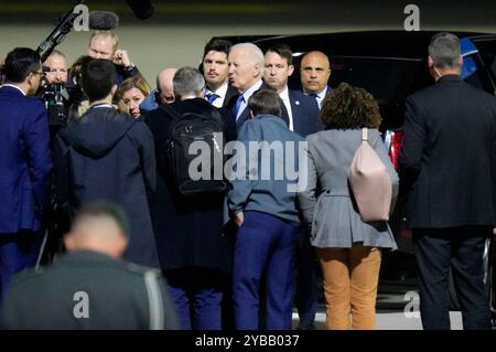 Joseph R. Biden Jr. BEI seiner Ankunft zu seinem Staatsbesuch in Deutschland mit der Air Force One auf dem militärischen Teil vom Flughafen Berlin-Brandenburg. Berlin, 17.10.2024 Banque D'Images