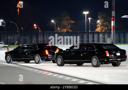 Joseph R. Biden Jr. BEI seiner Ankunft zu seinem Staatsbesuch in Deutschland mit der Air Force One auf dem militärischen Teil vom Flughafen Berlin-Brandenburg. Berlin, 17.10.2024 Banque D'Images