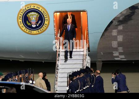 Joseph R. Biden Jr. BEI seiner Ankunft zu seinem Staatsbesuch in Deutschland mit der Air Force One auf dem militärischen Teil vom Flughafen Berlin-Brandenburg. Berlin, 17.10.2024 Banque D'Images