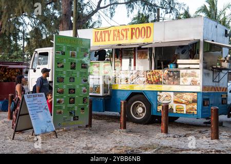 Typische Foodtrucks, Essen auf Rädern, Flic en Flac, plage, Strand, Westküste, Indischer Ozean, Insel, Maurice, Afrika mcpins *** food truck typique Banque D'Images