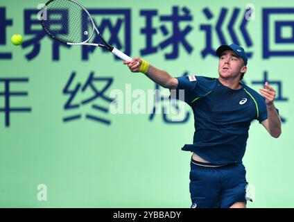 Le joueur australien Hayden Jones dans la compétition. Chengdu, China.17th octobre 2024. Les finales juniors de l'ITF World Tennis Tour 2024 se dérouleront au Sichuan International Tennis Center, à Chengdu, dans la province chinoise du Sichuan, le 17 octobre 2024. Crédit : Wang Lei/China News Service/Alamy Live News Banque D'Images