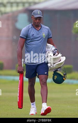 Kagiso Rabada pendant l'équipe d'Afrique du Sud assiste à une séance d'entraînement au stade national de cricket Sher-e-Bangla (SBNCS) à Mirpur, Dhaka, Bangladesh, OC Banque D'Images