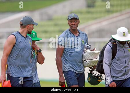 Kagiso Rabada pendant l'équipe d'Afrique du Sud assiste à une séance d'entraînement au stade national de cricket Sher-e-Bangla (SBNCS) à Mirpur, Dhaka, Bangladesh, OC Banque D'Images