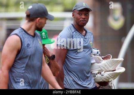 Kagiso Rabada pendant l'équipe d'Afrique du Sud assiste à une séance d'entraînement au stade national de cricket Sher-e-Bangla (SBNCS) à Mirpur, Dhaka, Bangladesh, OC Banque D'Images