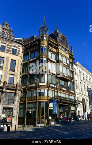 Old England, ancien grand magasin construit en 1899, abrite aujourd'hui le Musée des instruments de musique dans le centre de Bruxelles, en Belgique Banque D'Images