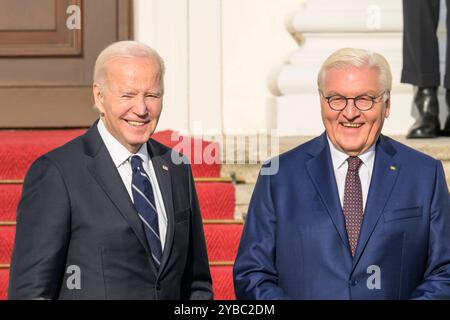 GER, Berlin, Ankunft und Begruessung des amerikanischen Praesidenten und militaerische Ehren, Joseph R. Biden Jr., BEI Bundespraesidenten Frank Walter Steinmeier, Am Schloss Bellevue - Berlin, 18.10.2024, *** GER, Berlin, arrivée et honneurs militaires, Joseph R Biden Jr, au Président allemand Frank Walter Steinmeier, au Palais Bellevue Berlin, 18.2024, Copyright : Uwch Banque D'Images