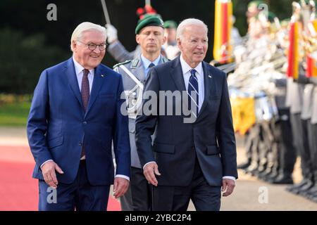 GER, Berlin, Ankunft und Begruessung des amerikanischen Praesidenten und militaerische Ehren, Joseph R. Biden Jr., BEI Bundespraesidenten Frank Walter Steinmeier, Am Schloss Bellevue - Berlin, 18.10.2024, *** GER, Berlin, arrivée et honneurs militaires, Joseph R Biden Jr, au Président allemand Frank Walter Steinmeier, au Palais Bellevue Berlin, 18.2024, Copyright : Uwch Banque D'Images