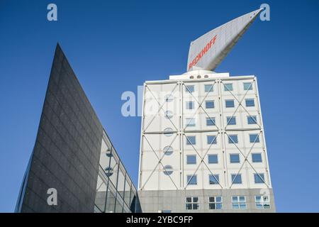 Kant-Dreieck, KapHag-Hochhaus mit Windsegel von Josef Paul Kleihues, Kantstraße, Charlottenburg, Charlottenburg-Wilmersdorf, Berlin, Deutschland *** Kant Dreieck, bâtiment de grande hauteur KapHag avec voile de Josef Paul Kleihues, Kantstraße, Charlottenburg, Charlottenburg Wilmersdorf, Berlin, Allemagne Banque D'Images