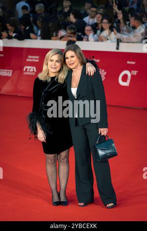 Cérémonie d'ouverture & Berlinguer - le tapis rouge de la Grande ambition - le 19ème Festival du film de Rome Rome Rome, Italie - 16 octobre 2024 : Bianca Berlinguer et Laura Berlinguer assistent au tapis rouge Berlinguer - la Grande ambition lors du 19ème Festival du film de Rome à l'Auditorium Parco Della Musica. Rome RM Italie Copyright : xPhotoxbyxGennaroxLeonardix Banque D'Images