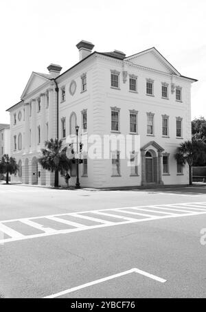 Le palais de justice historique du comté de Charleston à Charleston, Caroline du Sud, construit en 1753, présente une architecture coloniale étonnante. Banque D'Images