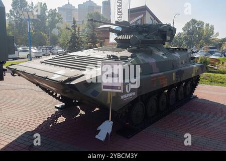 Kiev, Ukraine - 10 octobre 2018 : le véhicule de combat d'infanterie modernisé BMP-M1S exposé à l'exposition "armes et sécurité" Banque D'Images