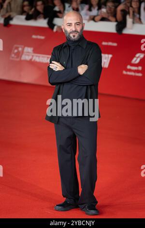 Rome, Italie - 16 octobre 2024 : Giuliano Sangiorgi assiste au tapis rouge "Berlinguer - la grande ambition" lors du 19ème Festival du film de Rome à l'Auditorium Parco Della Musica. Banque D'Images