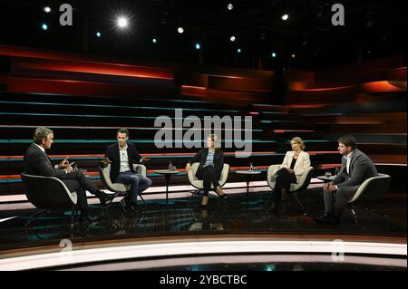 Talkrunde BEI Markus Lanz , ZDF 10/24 Her Markus Lanz, Andreas Audretsch, Tanja Schweiger, Helene Bubrowski und Rüdiger Maas v. Li. AM 16. Oktober 2024 in Markus Lanz , ZDF TV Fernsehen Talkshow Talk Show Deutschland deutsche deutscher Mann Frau Frauen Männer Politik Politiker Grüne Grünen Grünen Bündnis 90 Journalistin Juristin Kommunalpolitikerin Regensburger Landrätin Freie Wähler Sachbuchautor Autor Italien Italien Italien Italienisch Italienisch Italienisch-deutscher modérateur Fotografie Fotograf journaliste journaliste journaliste animateur journaliste auteur-présentateur italien journaliste journaliste journaliste journaliste journaliste auteur-présentateur Banque D'Images