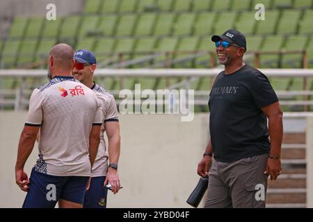 Le Bangladesh Cricket Board (BCB) a nommé l’ancien batteur des Antilles Phil Simmons entraîneur-chef de l’équipe nationale masculine de cricket qui est arrivée Banque D'Images