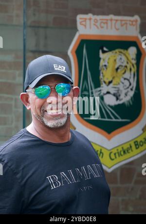 Le Bangladesh Cricket Board (BCB) a nommé l’ancien batteur des Antilles Phil Simmons entraîneur-chef de l’équipe nationale masculine de cricket qui est arrivée Banque D'Images