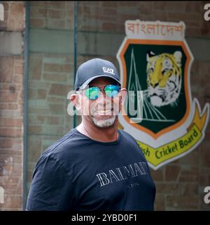 Le Bangladesh Cricket Board (BCB) a nommé l’ancien batteur des Antilles Phil Simmons entraîneur-chef de l’équipe nationale masculine de cricket qui est arrivée Banque D'Images