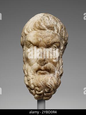 Portrait d'Epikouros, vers A.D. 100. Informations supplémentaires : L'homme barbu âgé représenté dans ce portrait est le philosophe grec Epicure (341-270 av. J.-C.). Épicure est surtout connu pour avoir soutenu que le plaisir, défini comme un sentiment de tranquillité émotionnelle et l'absence de douleur, était le plus grand bien. Il avait de nombreux adeptes parmi les Romains de la classe supérieure, et des images de lui ont été affichées dans la maison pour servir d'inspiration. Cette tête de portrait provient d'une statuette qui a probablement été conservée dans la résidence d'un riche Romain intéressé par la philosophie épicurienne. Banque D'Images
