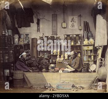 Curio Shop, 1868. Deux personnages assis parmi leurs marchandises. Banque D'Images