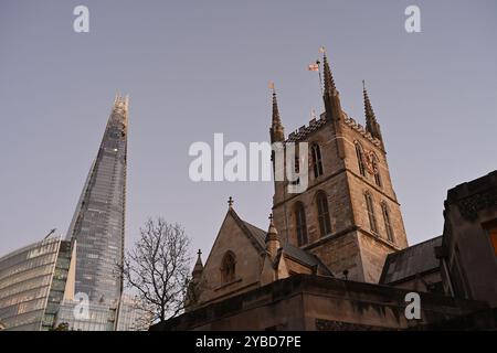 Cathédrale de Southwark avec le gratte-ciel Shard en arrière-plan Banque D'Images