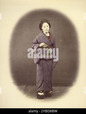 Épouse d'officier japonais, 1866-1867. Portrait pleine longueur d'une femme. Banque D'Images
