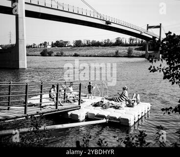 Baignade dans le Nouveau Danube, Neue Donau, Vienne, Autriche, Europe. Banque D'Images