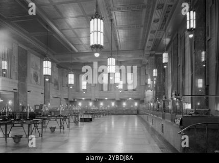 Dollar Savings Bank, Grand Concourse, New York, 1946. Banque D'Images