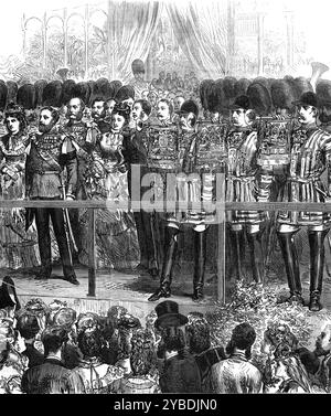 Ouverture de l'exposition internationale, South Kensington, 1871. L'ouverture des nouvelles galeries '... attenantes au Royal Albert Hall of Arts and Sciences, le long des côtés du jardin de la Société horticole... son Altesse Royale le Prince de Galles étant le personnage principal à cette occasion... la gravure sur notre première page représente la scène sur le balcon à l'extérieur du Conservatoire, où le Prince se tenait à répéter, à la foule dans le jardin ci-dessous, la déclaration qu'il avait juste avant faite sur le dais ou plancher surélevé dans le Conservatoire, après être sorti, avec une floraison de trompe Banque D'Images