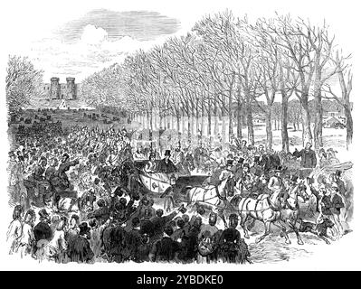 Mariage de la princesse Louise : la longue marche, Windsor Park, 1871. 'En dehors de l'enceinte du château, une grande multitude de personnes attendaient leur passage. Il y avait une acclamation continuelle le long de High-Street, le marquis inclinant à plusieurs reprises ses remerciements. La route passait par Park-Street et la longue marche, qui était bordée de spectateurs... un salut royal a été tiré. Tiré de "Illustrated London News", 1871. Banque D'Images