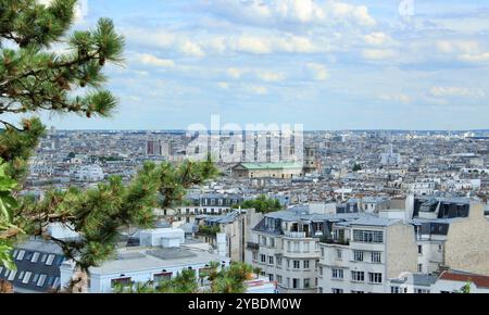 Paris, France - 23 juin 2019 : horizon de Paris depuis la colline de Montmartre Banque D'Images