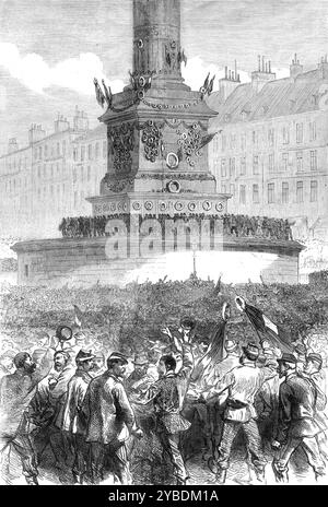 Assemblage des républicains parisiens à la colonne de juillet, place de la Bastille, 1871. Guerre franco-prussienne. « Vendredi et samedi, 24 et 25 février, quelques manifestations insensées pour célébrer l'anniversaire de la Révolution de 1848 ont eu lieu sur la place de la Bastille. Ceux-ci ont été renouvelés le dimanche, lorsque 20 000 personnes ont été rassemblées sur la place. De dix heures du matin à six heures du soir, des détachements de la Garde nationale, heureux de toute excuse pour ne pas retourner à leur travail ordinaire, venaient déposer des couronnes d'immortelles sur le piédestal de la colonne e. Banque D'Images