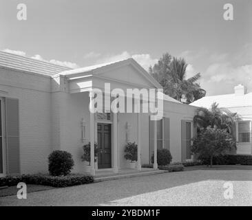 Dr and Mrs. Leon Levy, résidence au 1409 S. Ocean Blvd., Palm Beach, 1959. Banque D'Images