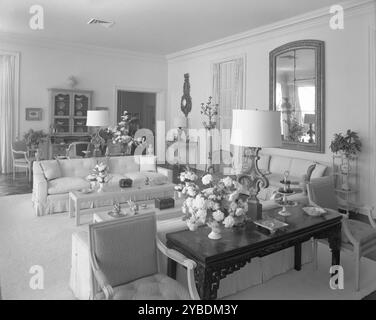 Dr and Mrs. Leon Levy, résidence au 1409 S. Ocean Blvd., Palm Beach, 1959. Banque D'Images