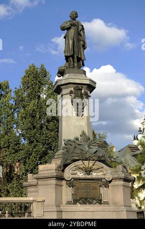 Monument à Adam Bernard Micki, Varsovie. Pologne, 2013. Sculpture, construite en 1898, par le sculpteur polonais Cyprian Godebski (1835-1909). Adam Mickiewicz (1798-1855) était un écrivain et activiste politique polonais et une figure principale du romantisme polonais. Banque D'Images