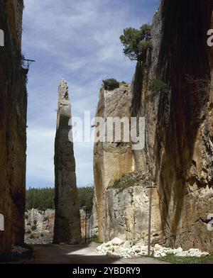 Citadelle de Salah Ed-DIN ou Château de Saladin, près d'Al-Haffah, Syrie, 2001. Château médiéval des croisés. Les Francs ont pris le contrôle du site au XIIe siècle et il est devenu une partie de l'état croisé de la Principauté d'Antioche. Les croisés ont entrepris un vaste programme de construction. En 1188, il tomba aux mains des forces de Saladin après un siège de trois jours. Banque D'Images