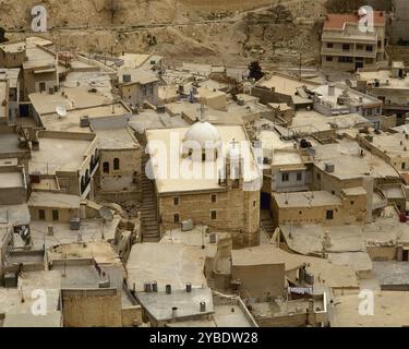 Ma&#xb4;loula, Syrie, 2001. Ville construite sur le flanc accidenté de la montagne. Village où l'araméen occidental est encore parlé. Photographie prise avant la guerre civile syrienne. Banque D'Images