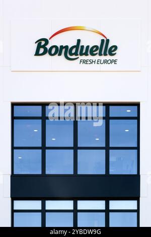 Saint Priest, France - 8 septembre 2018 : immeuble de bureaux Bonduelle Fresh Europe. Bonduelle est une entreprise française qui produit des légumes transformés Banque D'Images