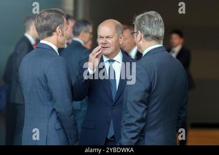 Emmanuel Macron, Olaf Scholz und Keir Starmer beim QUAD Treffen im Bundeskanzleramt. Berlin, 18.10.2024 *** Emmanuel Macron, Olaf Scholz et Keir Starmer à la réunion QUAD à la Chancellerie fédérale de Berlin, 18 10 2024 Foto:XB.xElmenthalerx/xFuturexImagex quad 4019 Banque D'Images