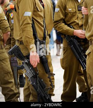 Soldats de l'armée israélienne visitant le mur occidental, Jérusalem, Israël, 2013. Banque D'Images