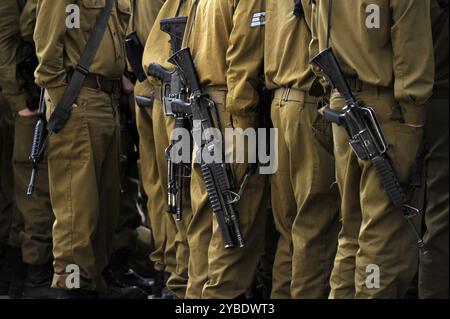 Soldats de l'armée israélienne visitant le mur occidental, Jérusalem, Israël, 2013. Banque D'Images