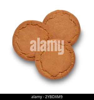 Groupe de trois biscuits aux noix de gingembre vue de dessus isolé sur blanc avec chemin Banque D'Images