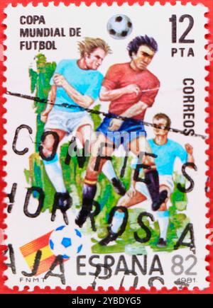 Photo d'un timbre postal à 12 pesetas espagnoles avec une illustration en-tête Ball de la série Coupe du monde de la FIFA 1982 émise en 1981 Banque D'Images