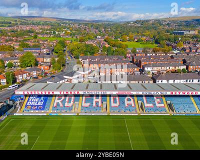 Crown Oil Arena Stadium, stade de l'AFC Rochdale Football Club, image aérienne automnale. 11 octobre 2024. Banque D'Images