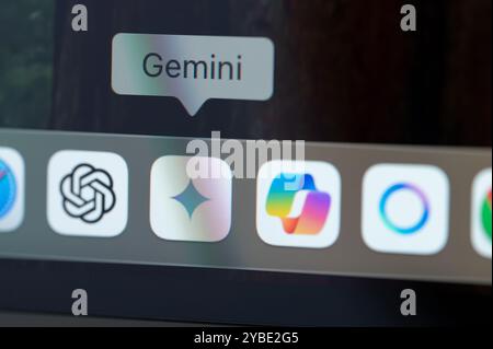 New York, États-Unis - 17 octobre 2024 : ouvrez le service Google Gemini ai dans la vue rapprochée de l'écran d'ordinateur portable Banque D'Images