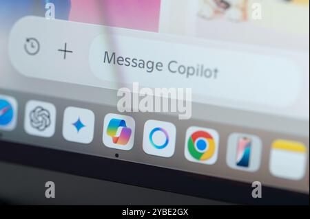 New York, États-Unis - 17 octobre 2024 : Nouveau message d'invite dans CoPilot sur l'écran gros plan Banque D'Images