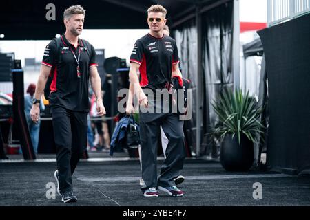 Austin, États-Unis. 18 octobre 2024. Le pilote allemand de formule 1 Nico Hulkenberg de l'écurie Haas F1 Team arrive pour le Grand Prix de formule 1 des États-Unis sur le circuit des Amériques à Austin, au Texas, le vendredi 18 octobre 2024. Photo de Greg Nash/UPI crédit : UPI/Alamy Live News Banque D'Images