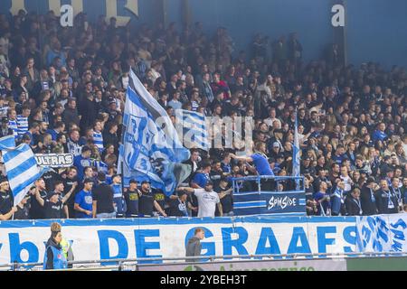 Doetinchem, pays-Bas. 18 octobre 2024. DOETINCHEM, Stadium Vijverberg, 18-10-2024, saison 2024/2025, Dutch Keuken Kampioen Divisie pendant le match de Graafschap - Jong PSV Graafschap supporters crédit : Pro Shots/Alamy Live News Banque D'Images