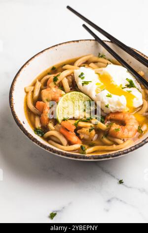 Dans un bol de Ramen Soupe Wagyu Banque D'Images
